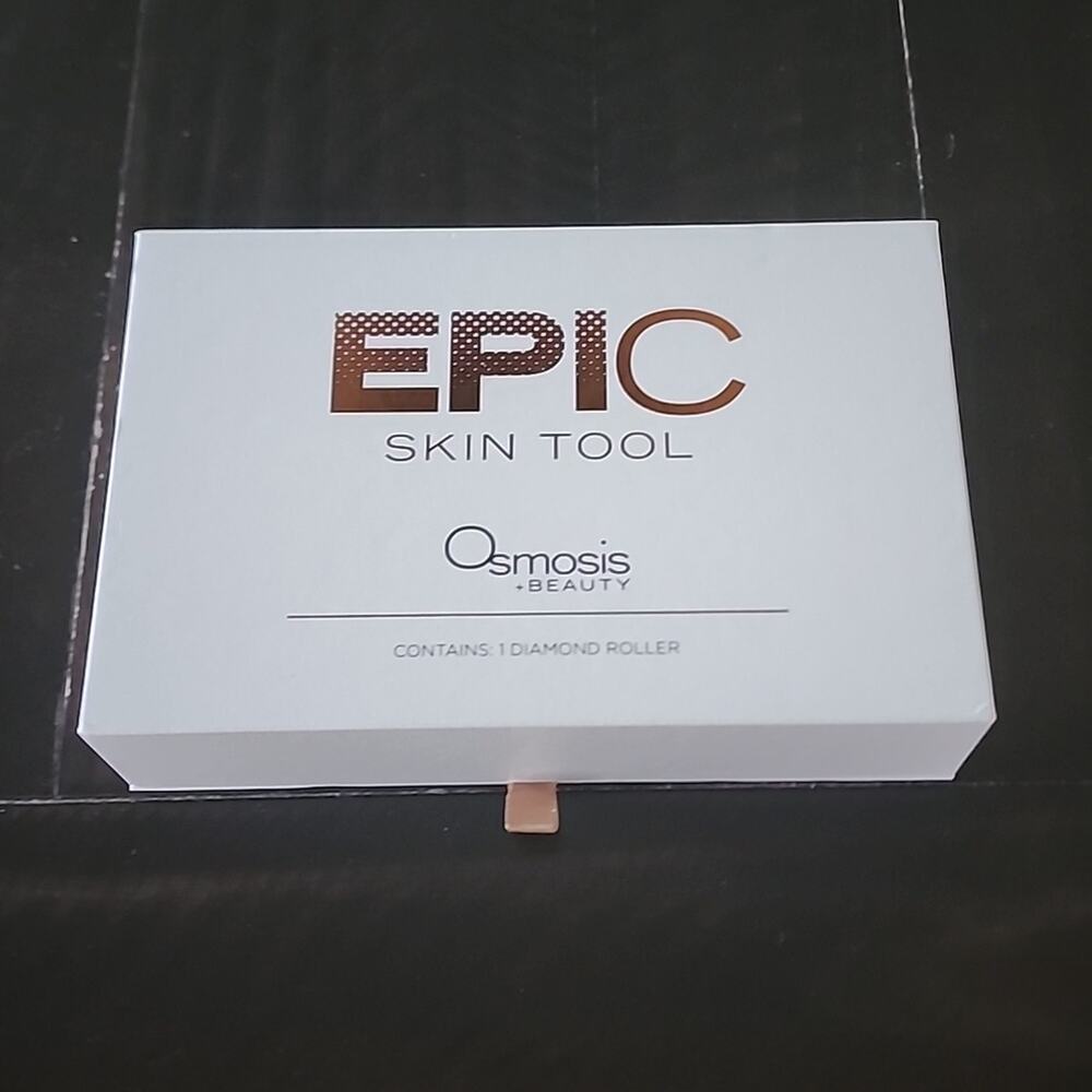 OSMOSIS + BEAUTY Epic Skin Tool Diamond Roller Skincare Tool Rose Gold